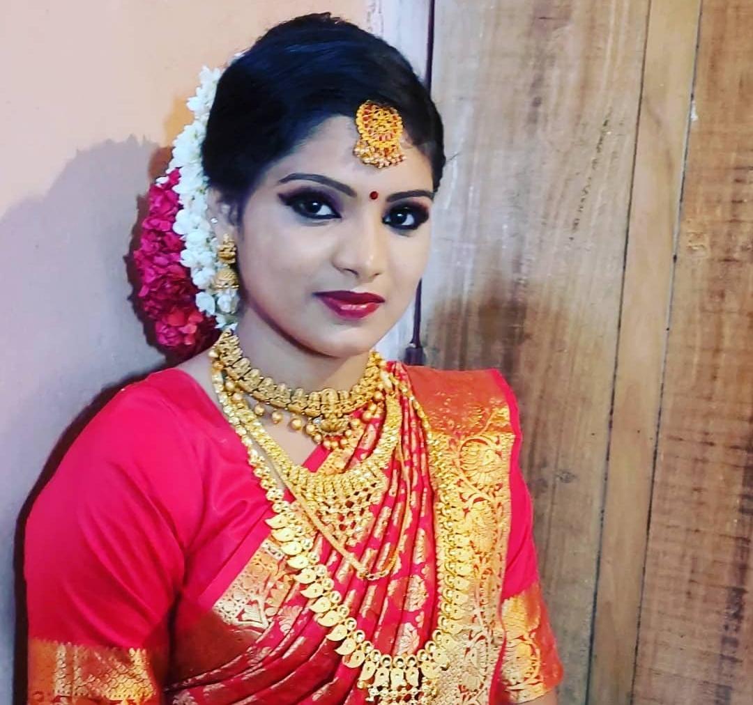 GRACE BEAUTY PARLOUR KARINKALLATHANI